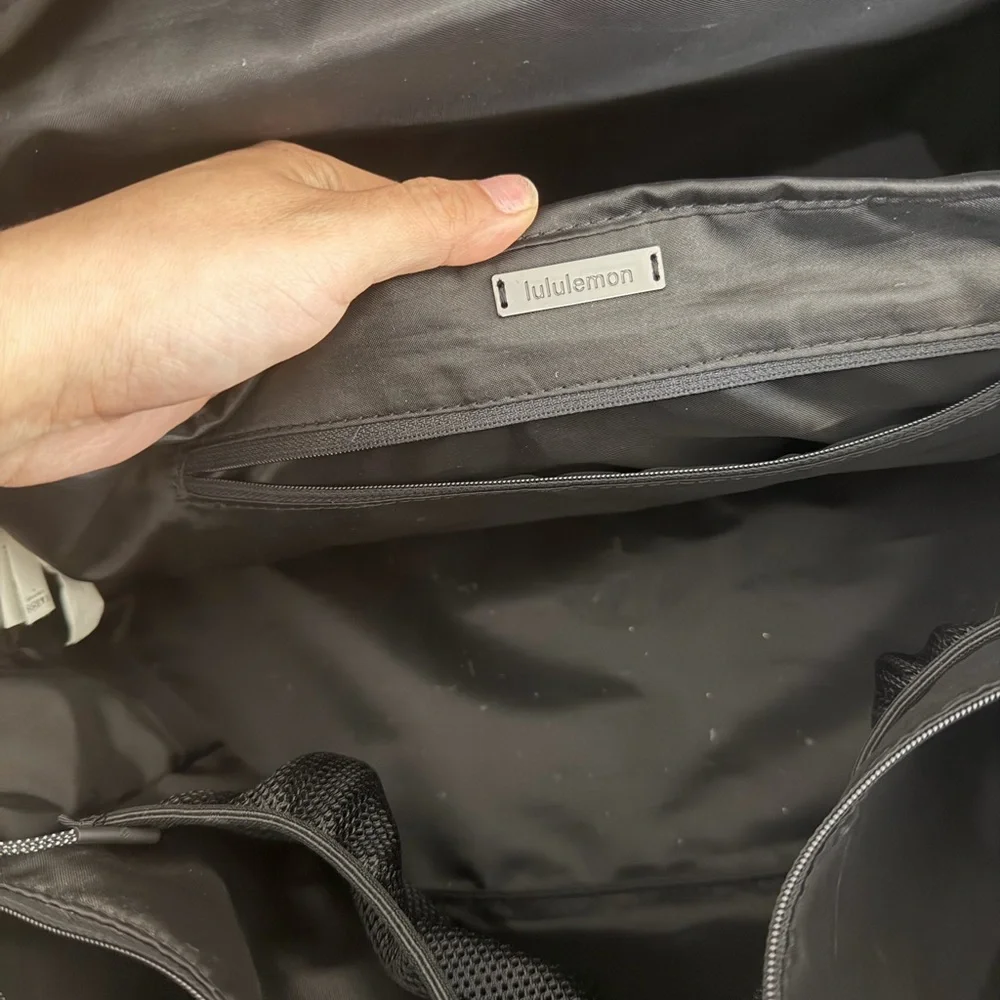 Lululemon Athletica Black city essentials Duffel Bag and water bottle